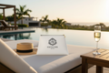 The Crest Clutch — Blanc